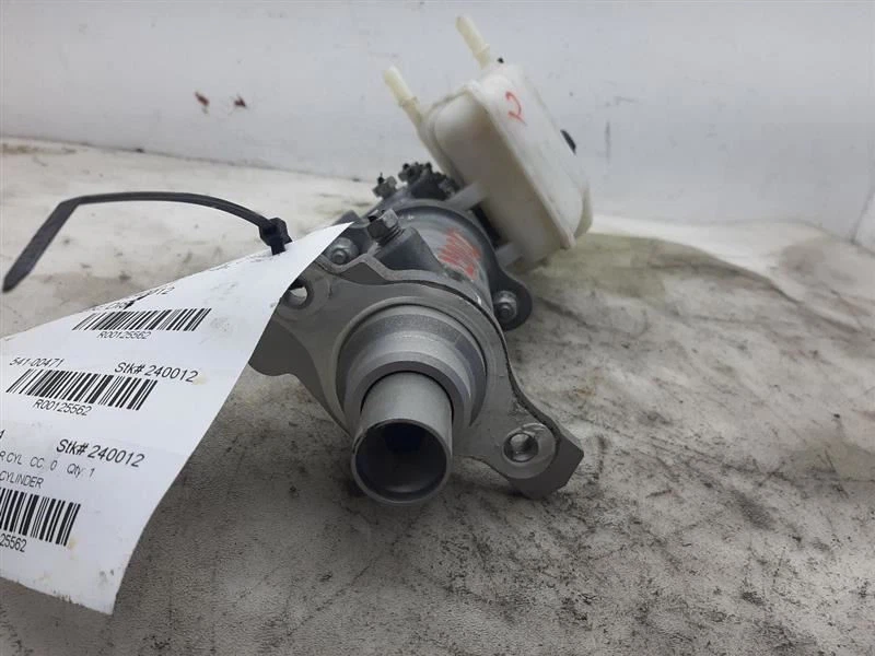 Главный цилиндр тормоза 2011 CHEVROLET VOLT 25980234 - Изображение 3 из 4