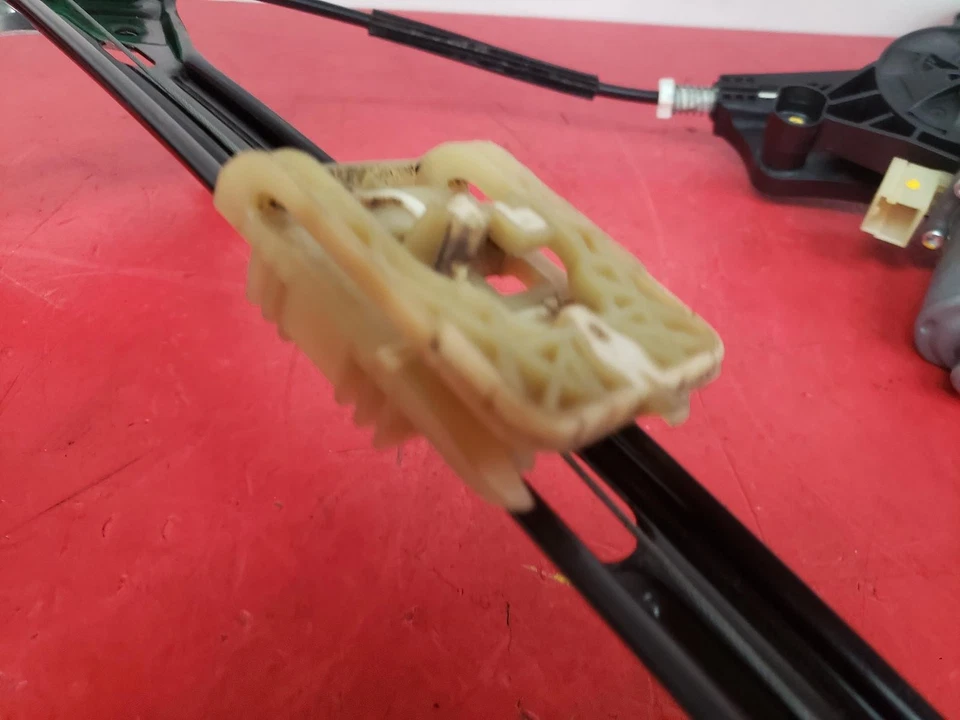 VOLKSWAGEN GOLF 5G MK7 2013 RIGHT FRONT WINDOW REGULATOR DRIVER SIDE 5G4837462H - Image 2 of 4