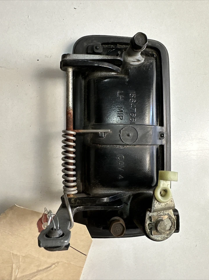 Manija de puerta exterior del lado del conductor delantero GMC Jimmy 95-04. Usado OEM. Negro Foto 2 de 3