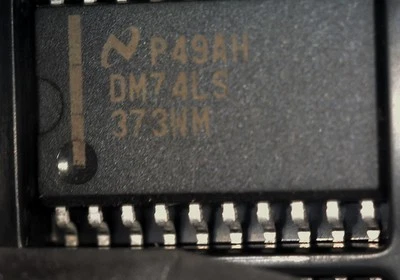 NATIONAL SEMICONDUCTOR 5 x DM74LS373WM octal D latches SO20 surface mount 74LS373 DM74LS373