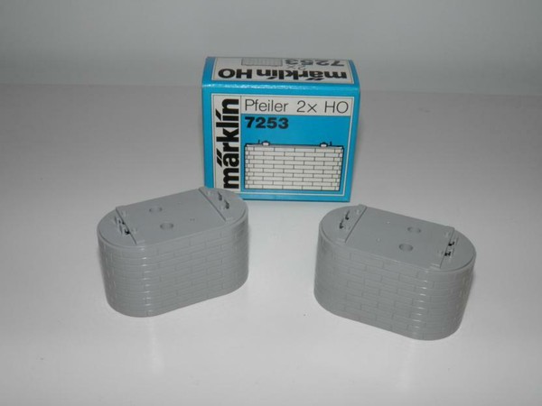 CAJA DE 2 UNIDADES PERFIL PILAR PUENTE 30 mm  MARCA MARKLIN ESCALA H0