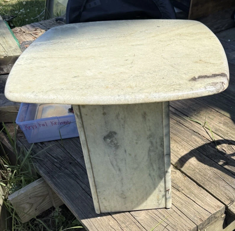 Single 1970'S MODERNIST WHITE CARRERA MARBLE MUSHROOM TABLES - Image 2 of 3