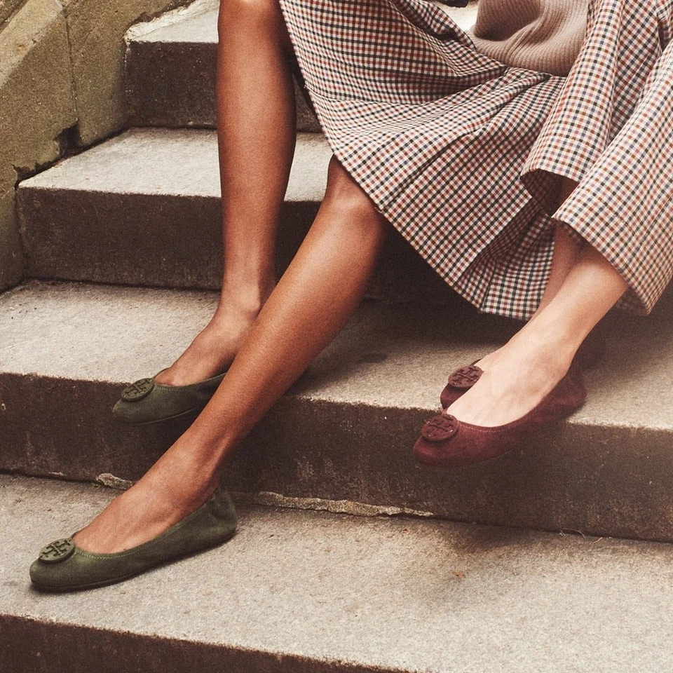 Pisos de Viaje Tory Burch Minnie Talla 5.5 Negro Cereza Cuero Ballet Logo Foto 3 de 4