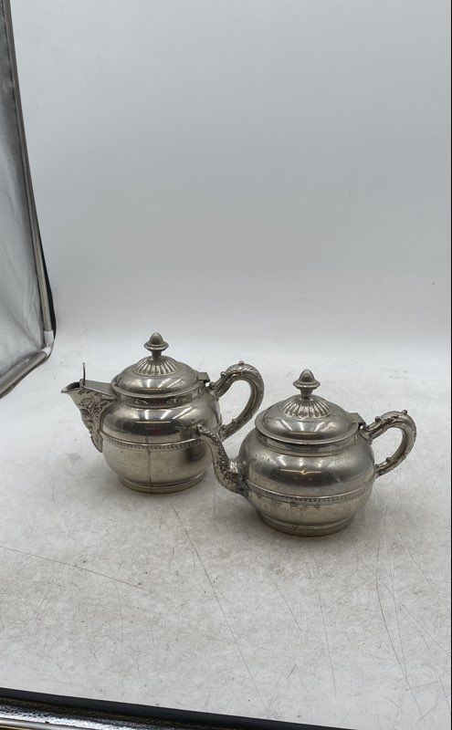 Silver Round Shaped Kitchenware Handled Teapots With Lid Lot Of 2