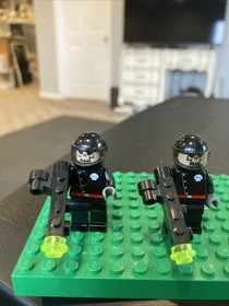 2 X LEGO Space Skull Minion minifigure Space Skulls 10192 sp085sb Gun RARE Lot