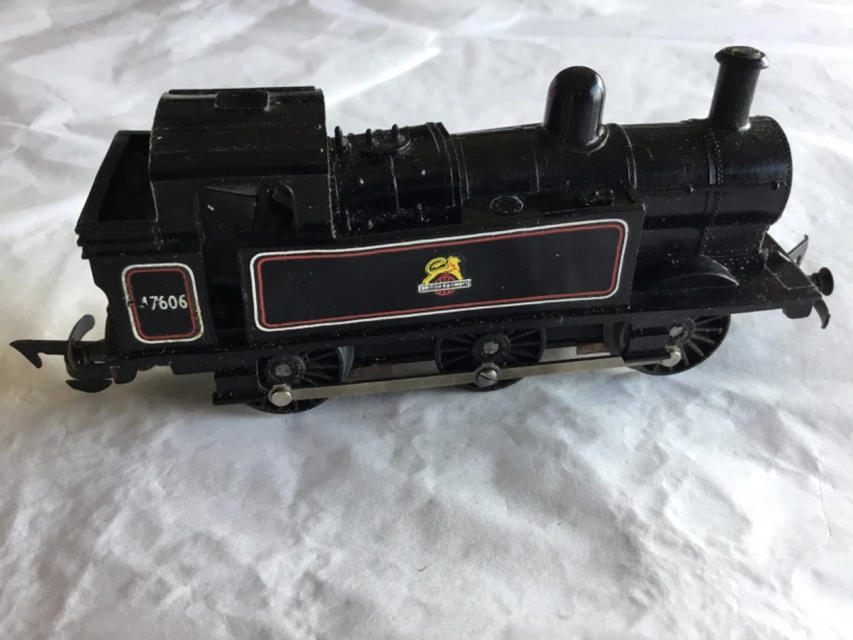 Rare Tri-ang R3E Train Set in original box. From 1958. R52 Jinty Locomotive. - image 4 of 4