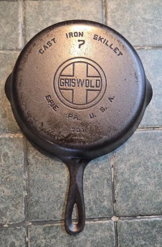 Antique Griswold #7 701 A skillet