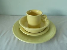 FIESTA WARE 4 PC PLACESETTING YELLOW