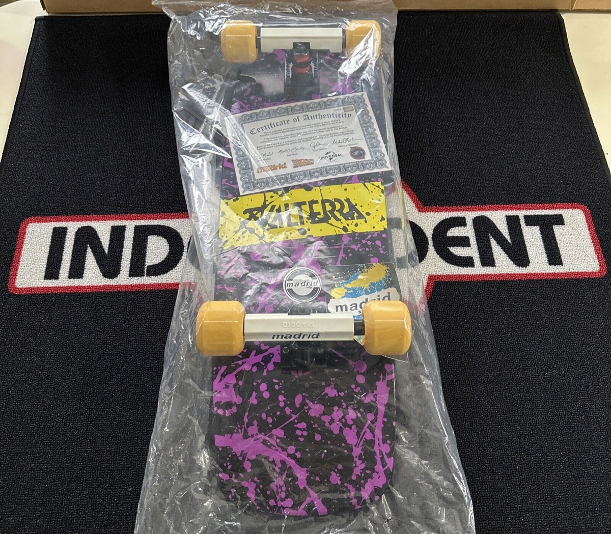 Madrid Valterra 2019 Back To The Future skateboard Certificate COA