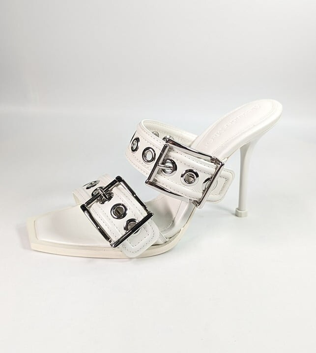 サンダル・ミュール Alexander Mcqueen Punk Sandal With Buckle Alexander McQueen Punk Buckle White Leather Sandals Size 36
