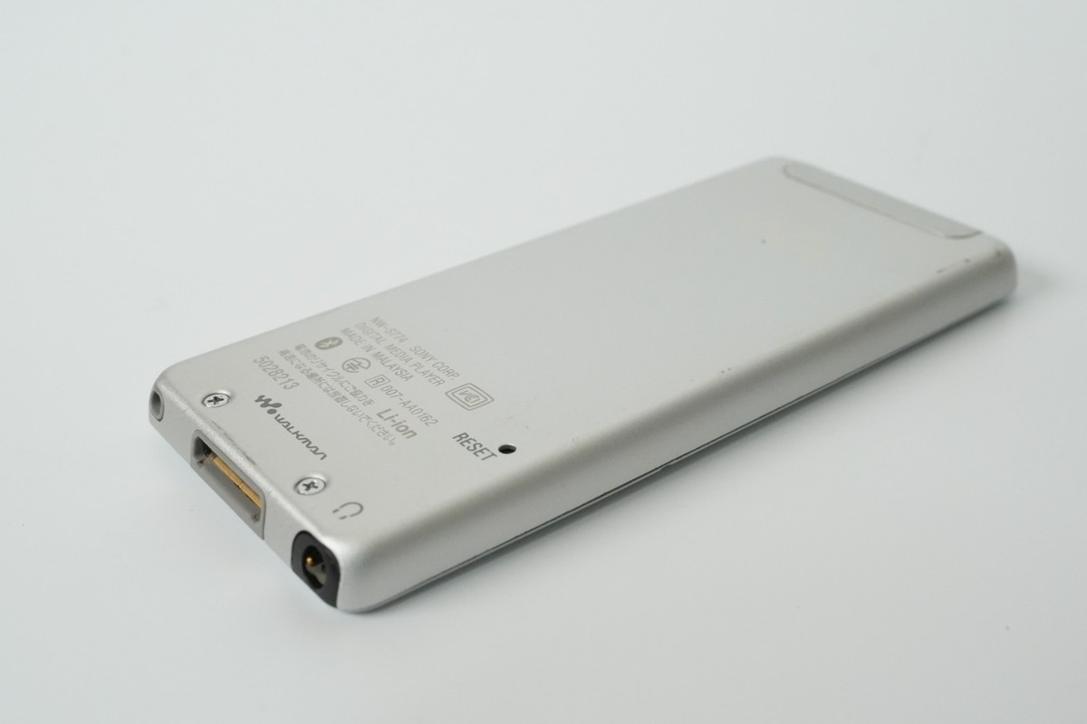 Sony Walkman NW-S774 White 8GB Bluetooth MP3 Player + Speaker Dock