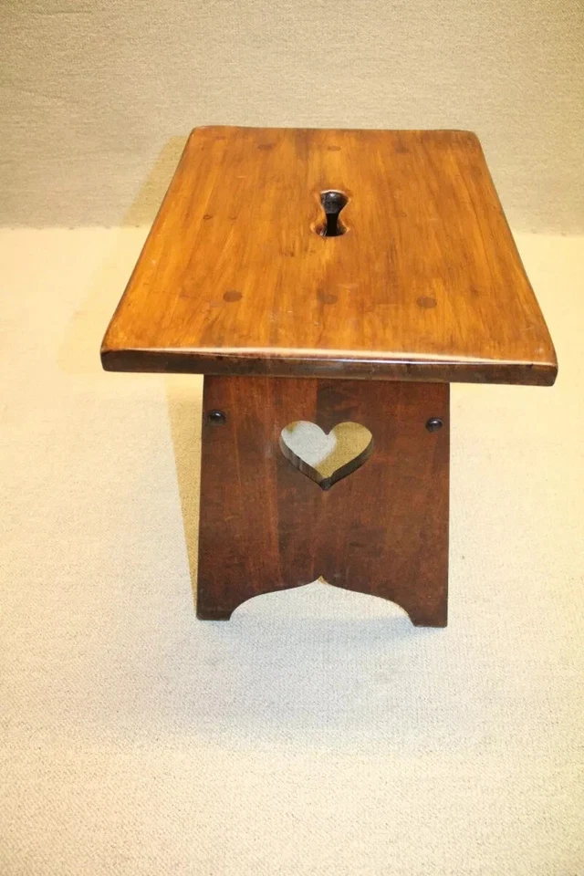 Antiguo asiento de banco de arce artesanal - Taburete de madera artesanal con mango Foto 3 de 4