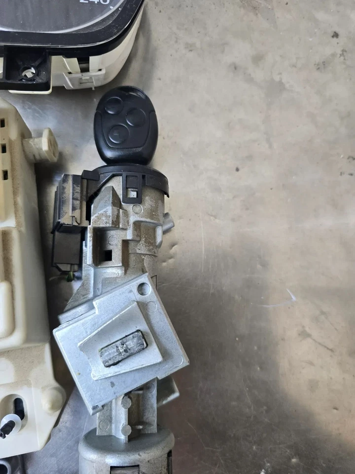 Kit centralina motore Ford Focus 2 C-Max DM2 1.6 TDCi 8M5112A650MC - Immagine 2 di 3