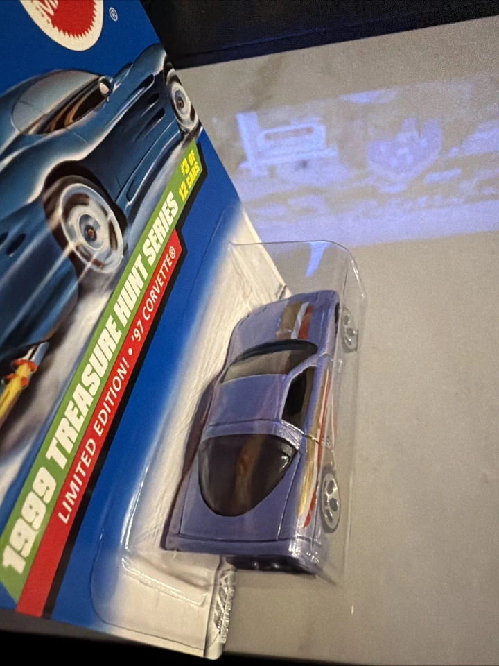 1999 Hot Wheels Treasure Hunt Series '97 Corvette Ltd Edition - Protective Case - Image 2 of 4
