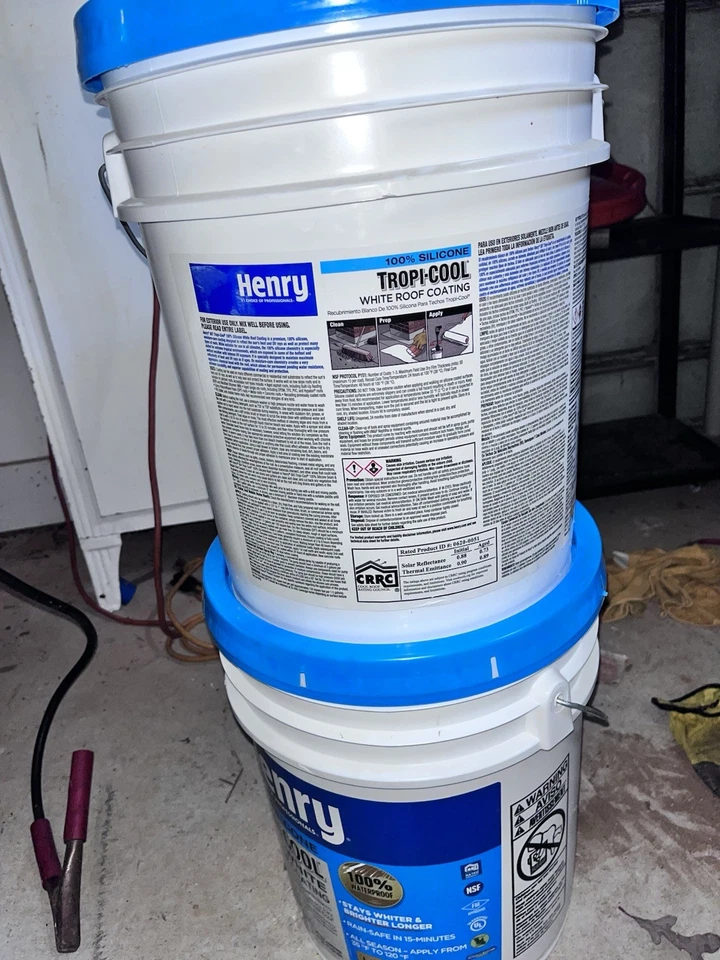 Revestimiento de techo de silicona blanco Henry Tropi-Cool 2, 5 galones Foto 3 de 4