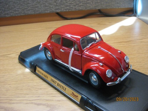 1/18 1967 Volkswagen Volkswagen Beetle en rojo por Yatming Road Firma #92078 - Imagen 6 de 21