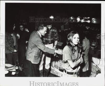 1972 Press Photo Drug raid in progress in Wichita, Kansas - lra64600