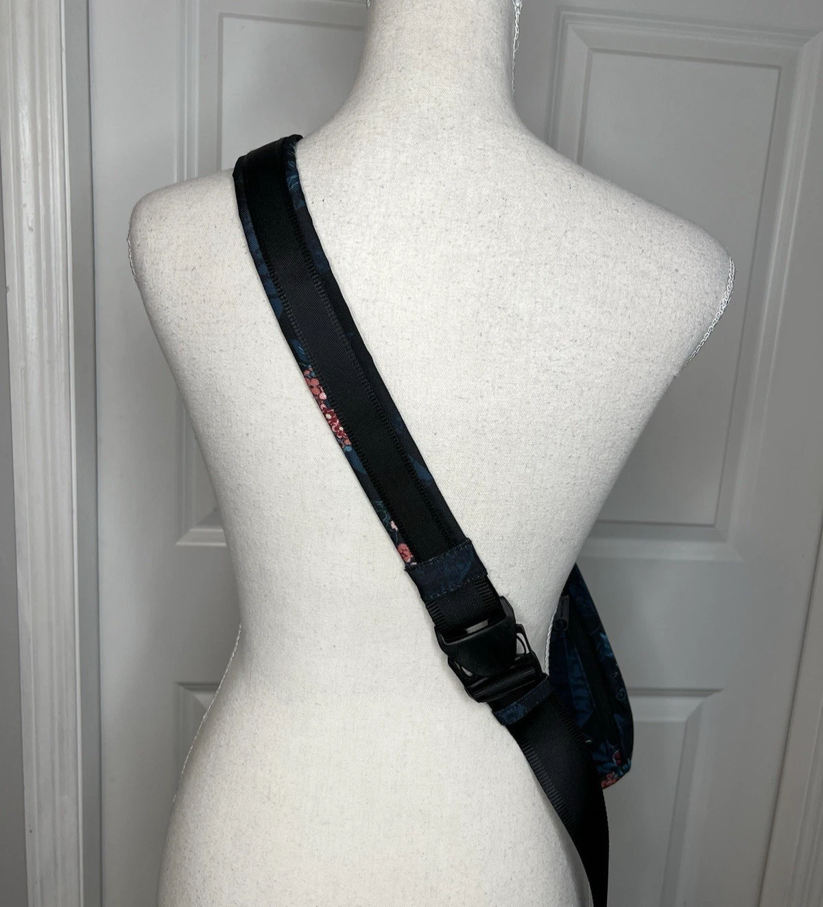 Zaino Vera Bradley Rose Foliage floreale reattivo borsa a tracolla blu rosa