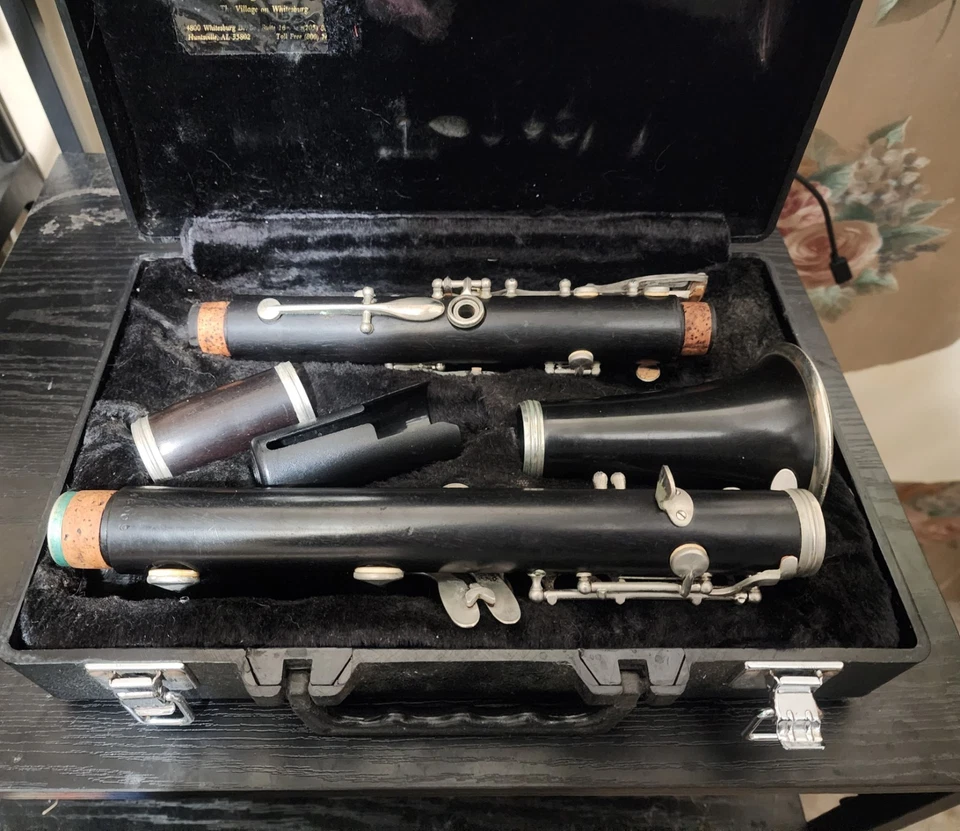 Clarinete de madera Yamaha YCL 34 con estuche rígido original Foto 3 de 4