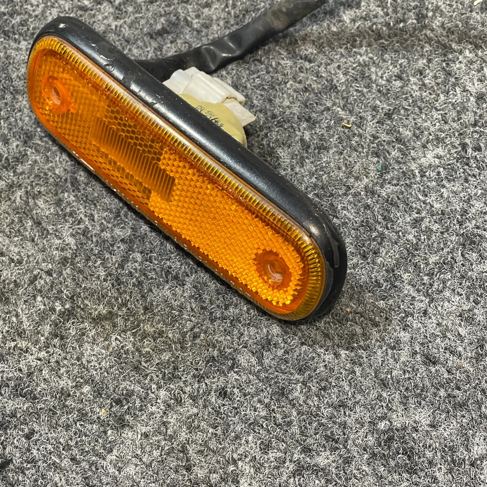 SUZUKI ESTEEM AERIO FRONT SIDE MARKER LIGHT LH OEM DRIVER - Image 3 of 4