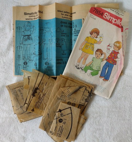 Vintage 1977 Simplicity Pattern 7854 Toddler Size 1 Dress Top Pants - Picture 3 of 3