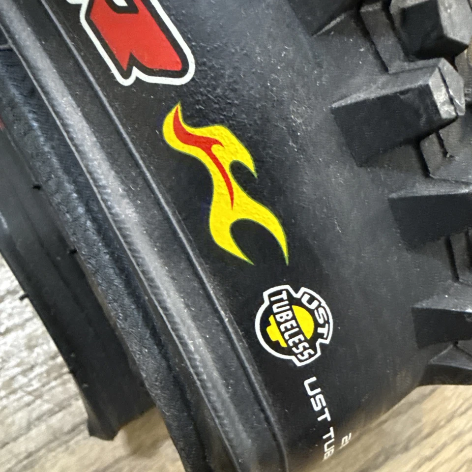 Maxxis Ignitor Folding Mountain Bike Tire 26” 2.35” UST Tubeless - Image 3 of 4