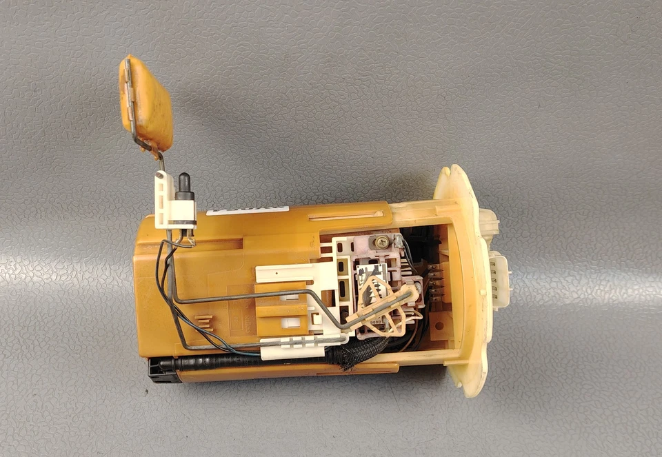 Nissan Maxima A33 3.0L 2000 2001 FUEL PUMP ASSEMBLY USED OEM 25060 2Y900 - Image 4 of 4