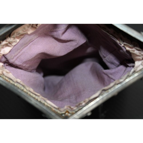 Vintage Handtasche mit Handperlen und einzigartiger Öffnung - Bild 8 von 8