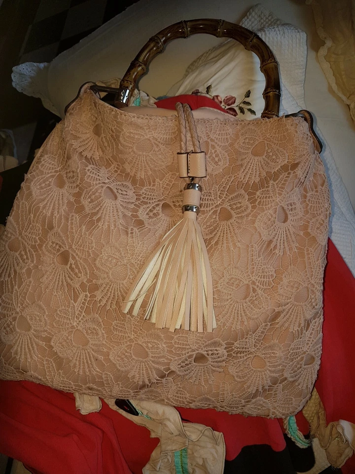 Sac simili recouvert de dentelle et anse bois VIMODA PARIS - Photo 2/4