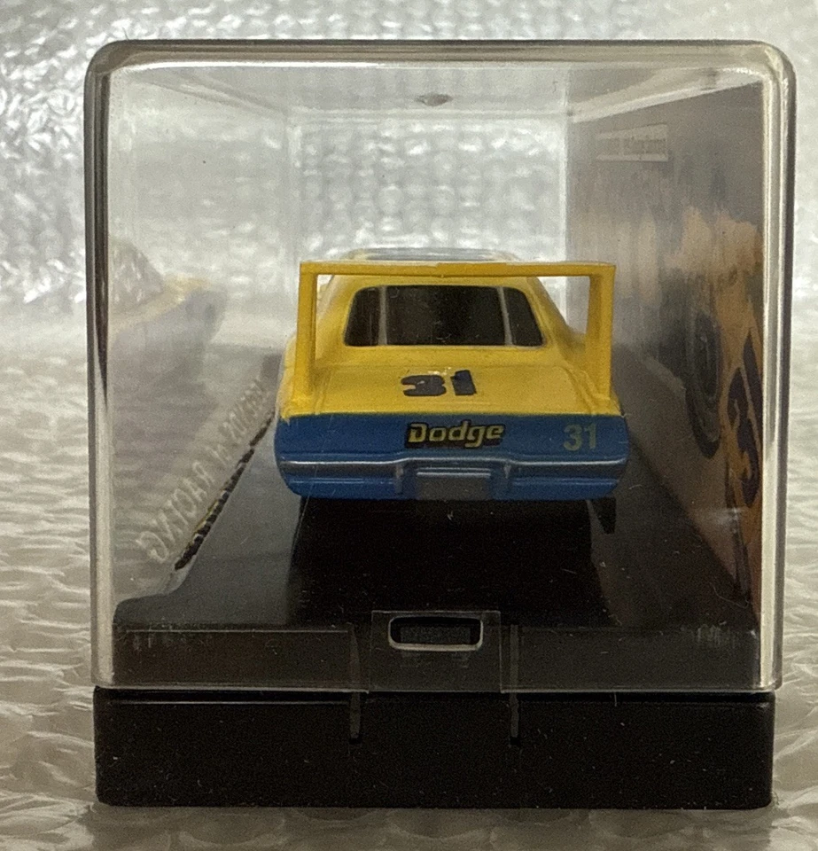 U5-73 LEGENDS OF RACING ESCALA 1:43 - JIM VANDIVER 1969 DODGE DAYTONA Foto 3 de 4