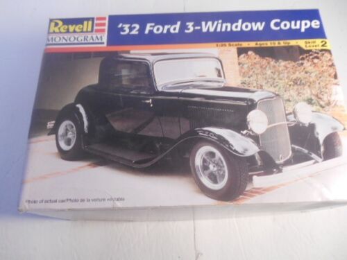 1932 FORD 3 WINDOW COUPE REVELL 85-7605 MODEL KIT - NEW- 1/25