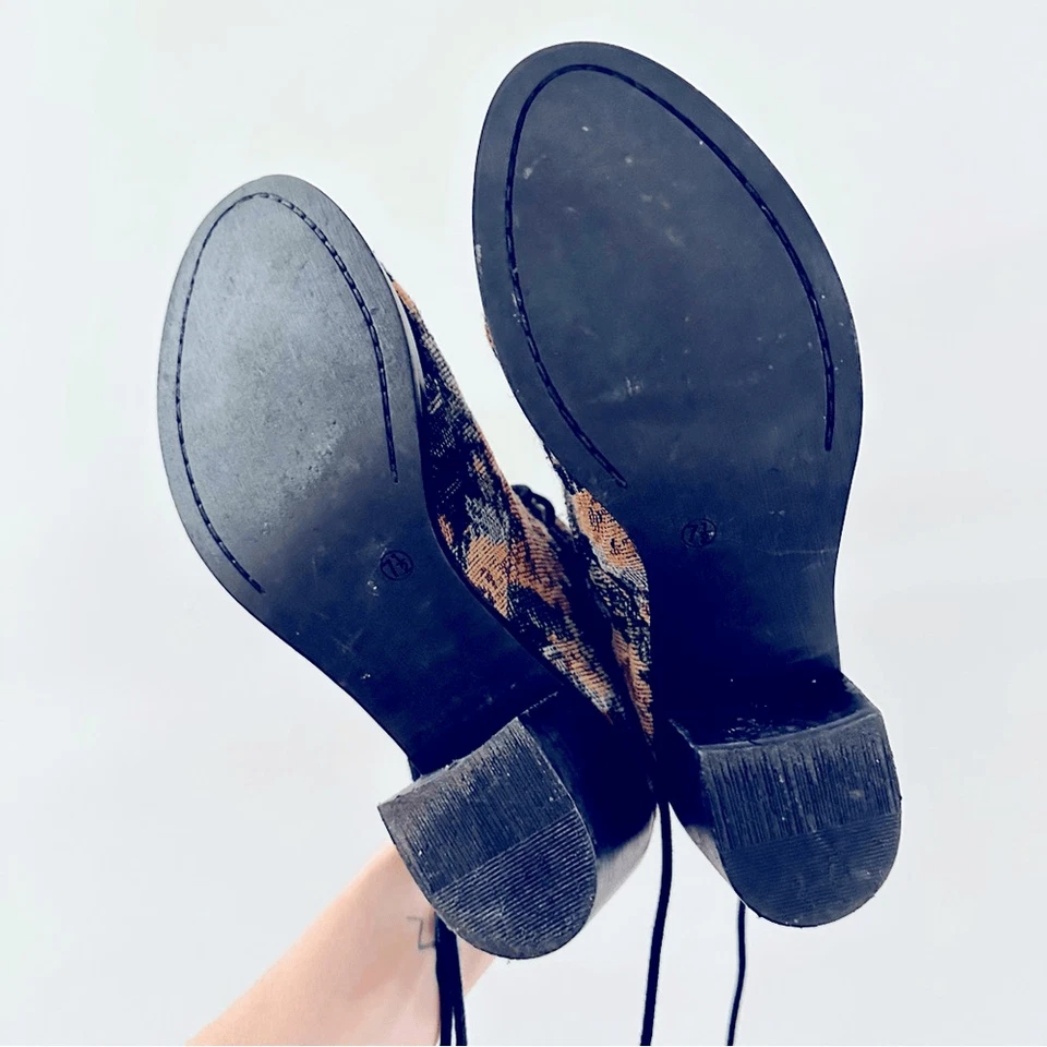 Botas con cordones DIBA London tapiz floral talla 7,5 tacón estilo victoriano Foto 3 de 4