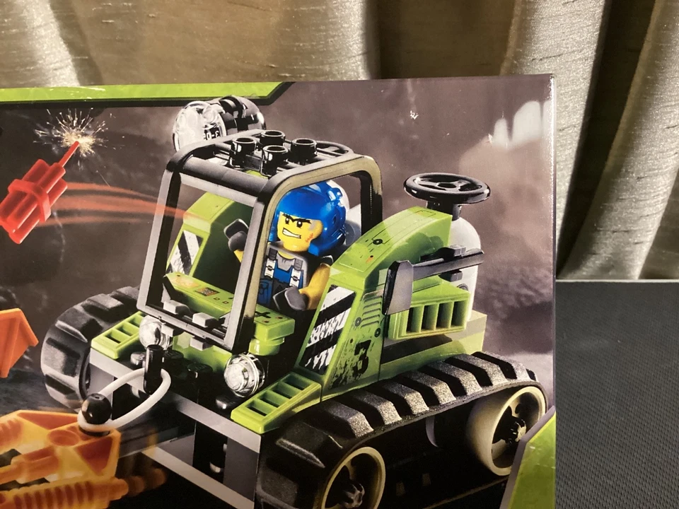 Lego Power Miners Granite Grinder 8958 Glaciator Blue Crystal Set 3 Bobcat 2009 - Image 3 of 4