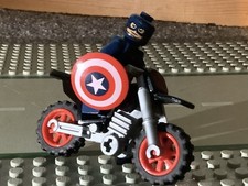 LEGO Marvel Captain America Minifigure with Shield and Bike Split From Set