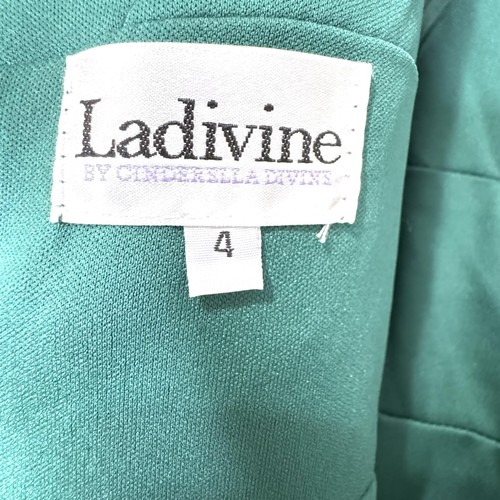 Ladivine Dress Womens 4 Emerald Green 7469 Formal Gown Deep V Maxi Evening - Picture 2 of 13