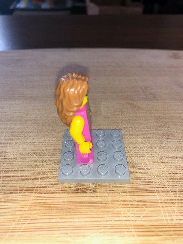 LEGO Minifigure~~FITNESS INSTRUCTOR FEMALE~ no Boombox. Polybag - Picture 2 of 4