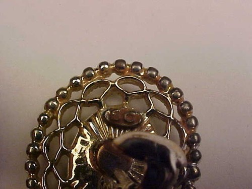 Vintage Sarah Coventry "Cameo Lace" (1957) Brooch & Earrings Set - Picture 6 of 7