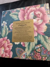 NOS Avon Fragranced Elegance Gift Set Undeniable Talc Cologne Spray Gift Box