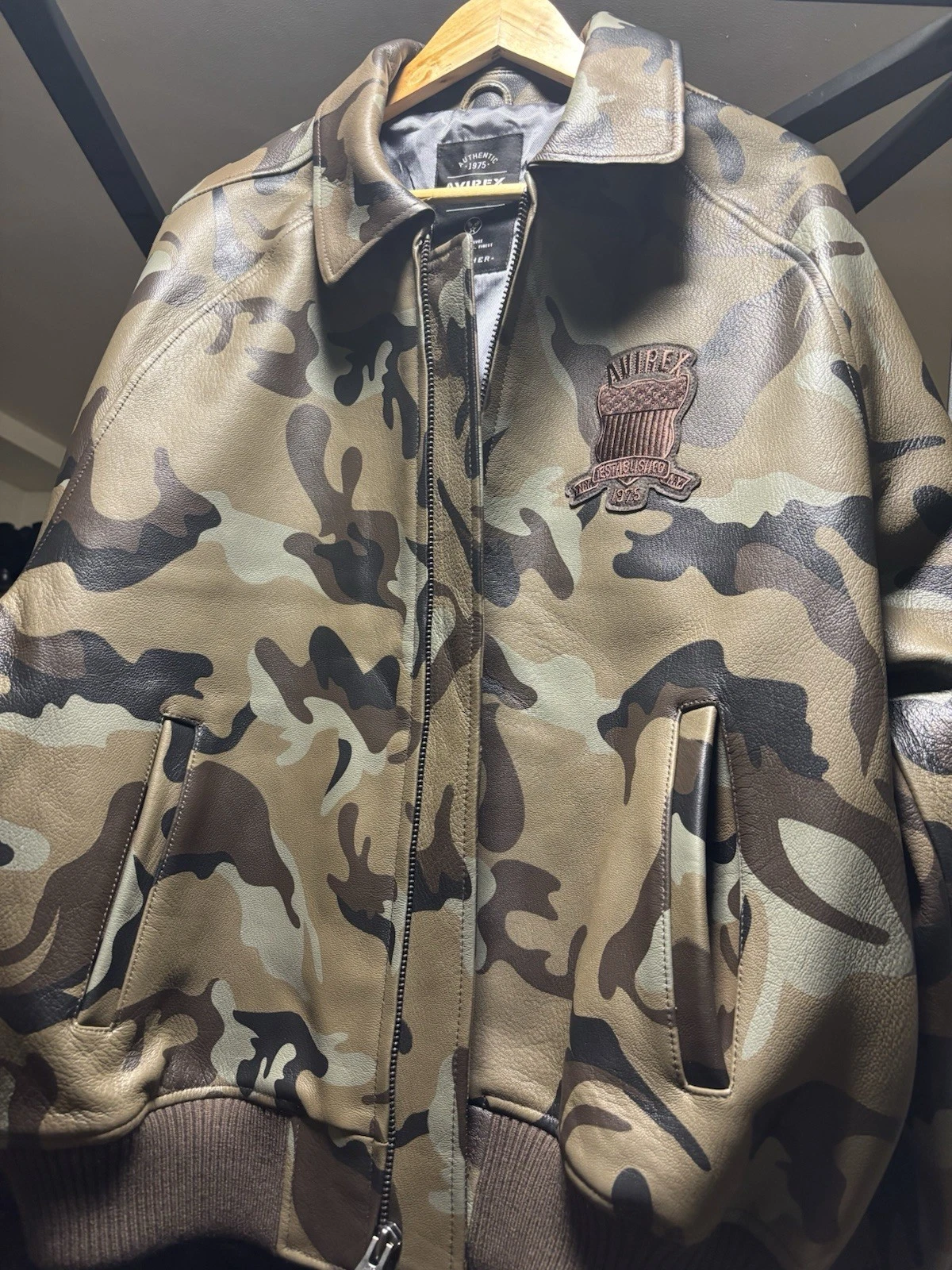 Avirex Men’s Leather Bomber Jacket Full Zip Camo Army Embroidered Logo Xl - product detail image 1