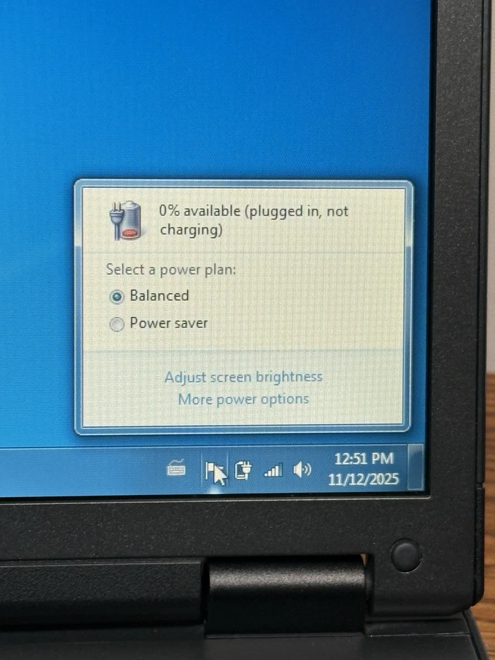 Dell Vostro 1710 Laptop T5670 2GB RAM 160GB HDD Windows 7 retro classic - Image 3 of 4