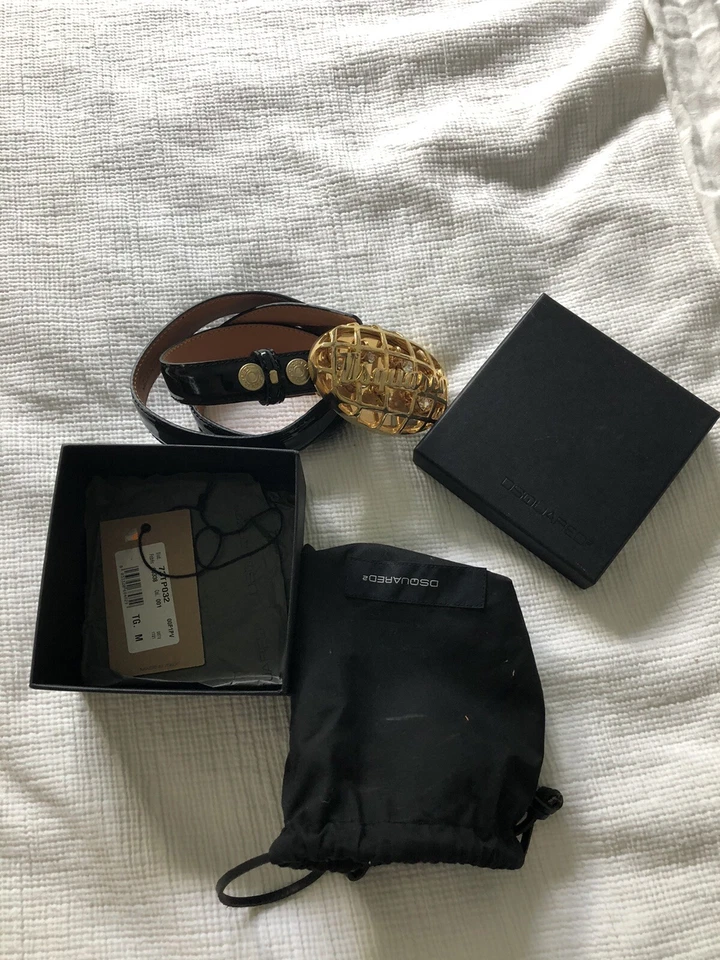 Cinturón Dsquared de charol negro con hebilla de logotipo dorado y de piedra de gran tamaño talla M Foto 2 de 3