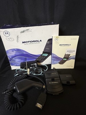 Motorola StarTAC ST7868W Black Dual Band Flip Cell Phone With Accessories