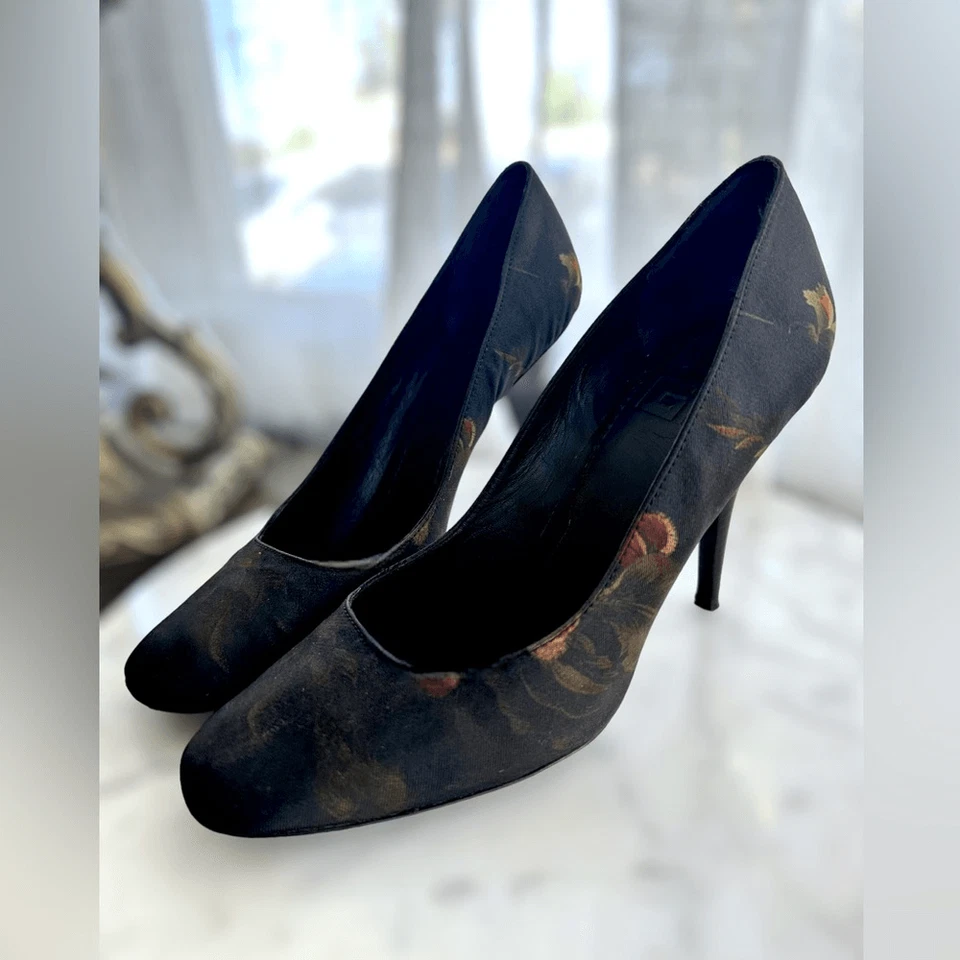 AUTÉNTICOS TACONES DE SALÓN FLORALES GIVECHY Talla 36.5 Foto 2 de 4