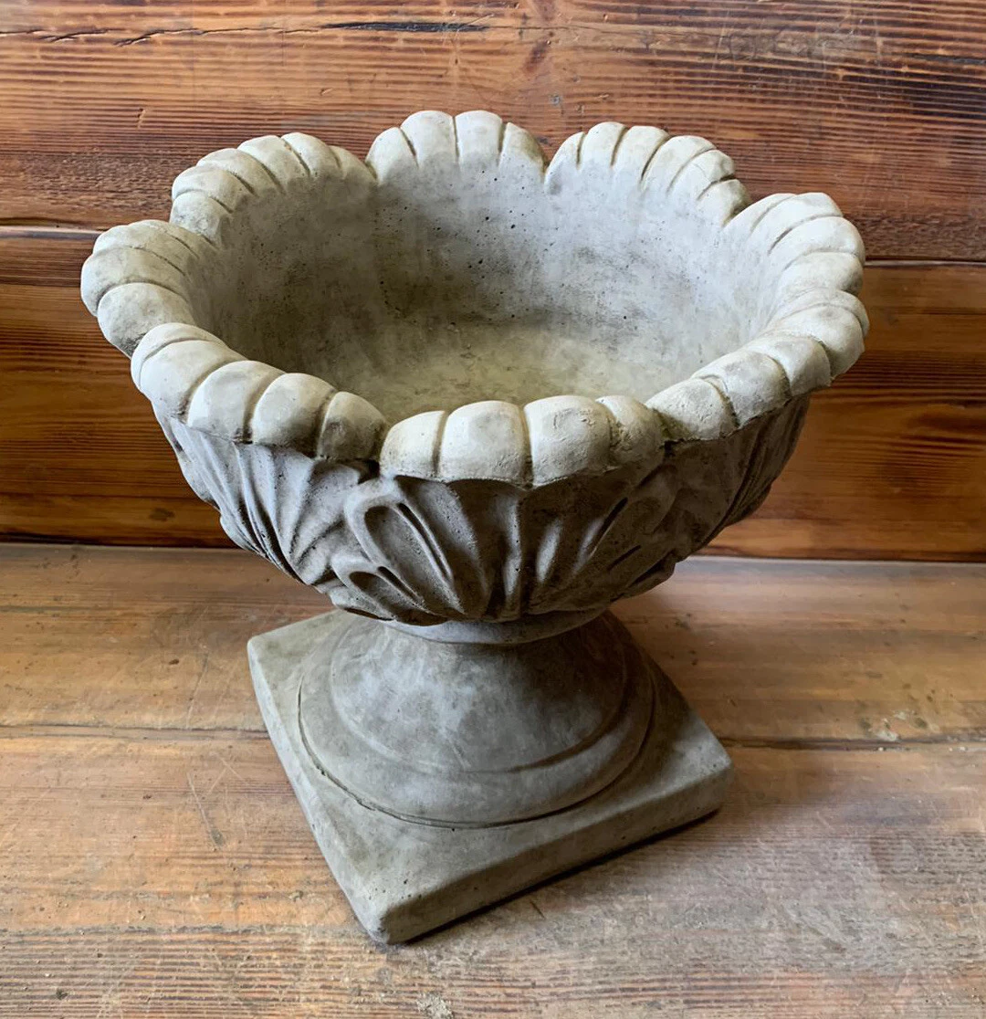 STONE GARDEN TRADITIONAL URN VASE PLANT POT GARDEN ORNAMENT
Opens in a new window or tab
