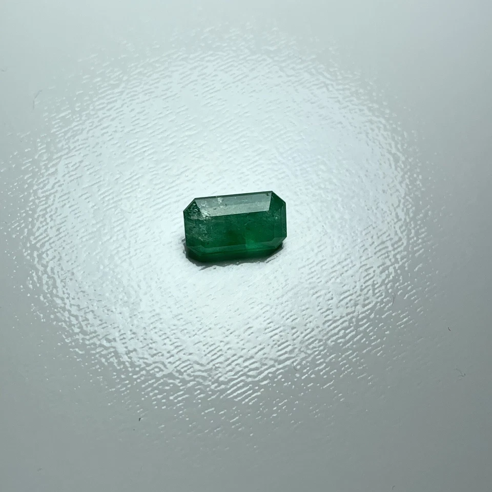 Emerald Green Loose Gemstone 9.9x5.85x5.1, 2.23ct - Image 2 of 4