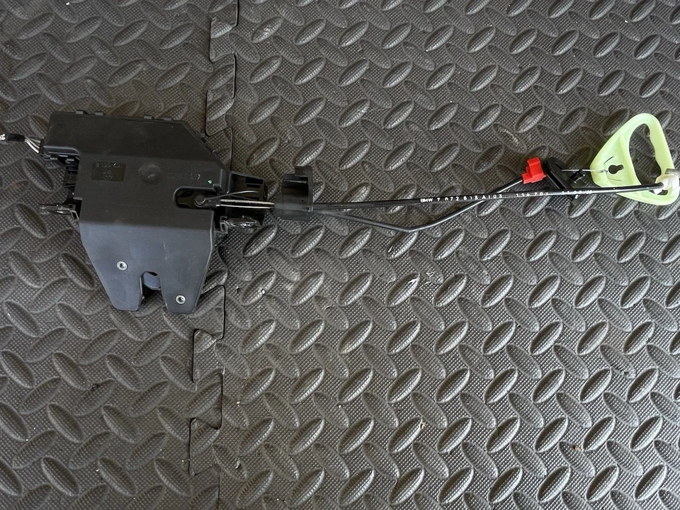 03-08 Actuador de bloqueo de pestillo de tapa de maletero BMW Z4 E85 Roadster 7840617 OEM Foto 2 de 4