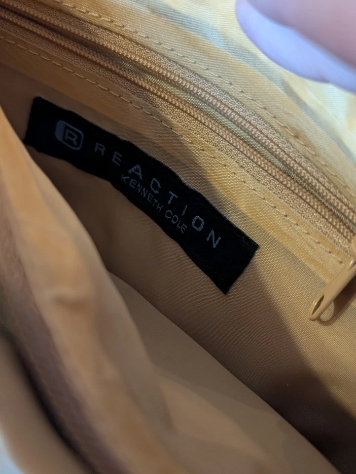 Bolso de hombro Kenneth Cole Reaction beige imitación cuero Foto 2 de 2