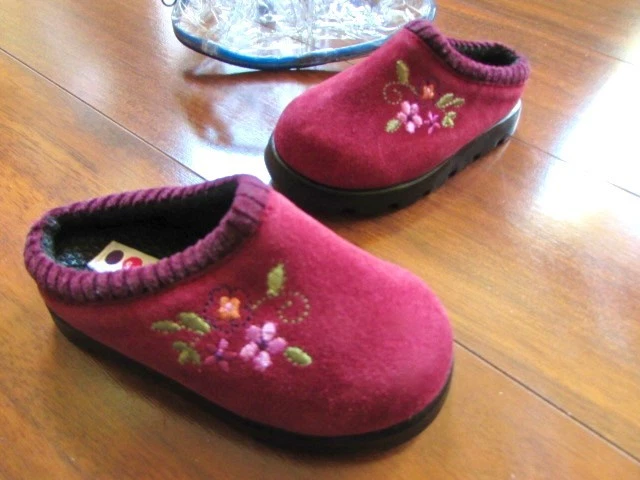 GYMBOREE ~ New! Toddler Girl 5 ~ VINTAGE 2002! "Portabello Road" Suede Clogs - Image 2 of 4