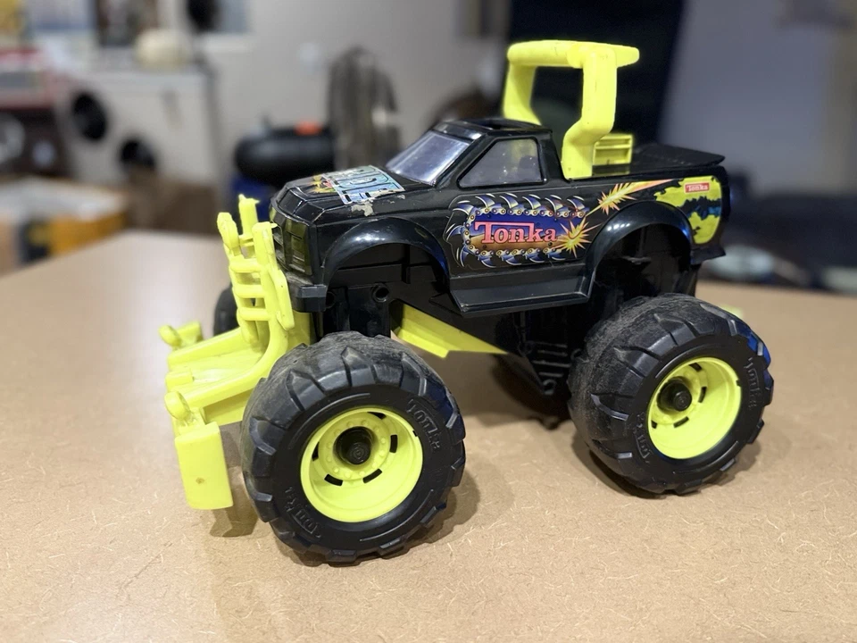 1993 TONKA CHAINSAW Steel Monster Truck Pull Cord Neon VTG Rare TESTED - WORKS - Image 2 of 4