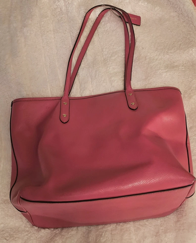 Bolso de hombro Coach City de cuero granulado magenta Foto 3 de 4